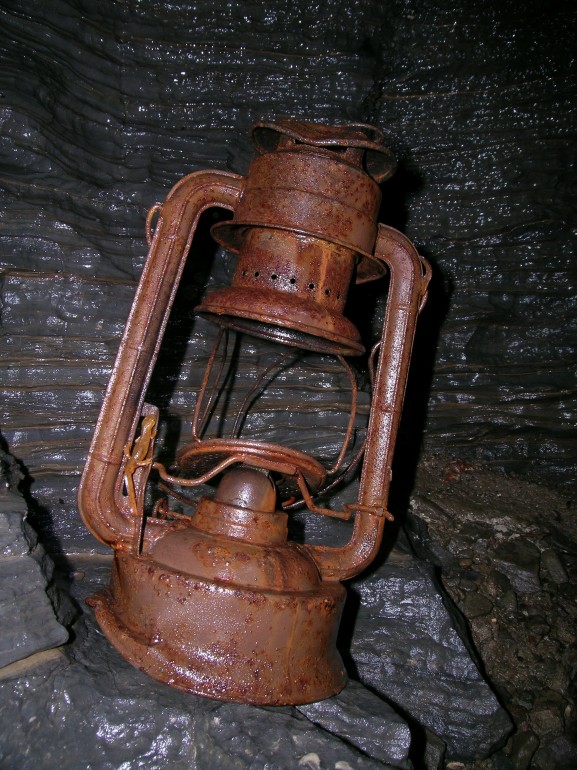 A picture of the old lantern.